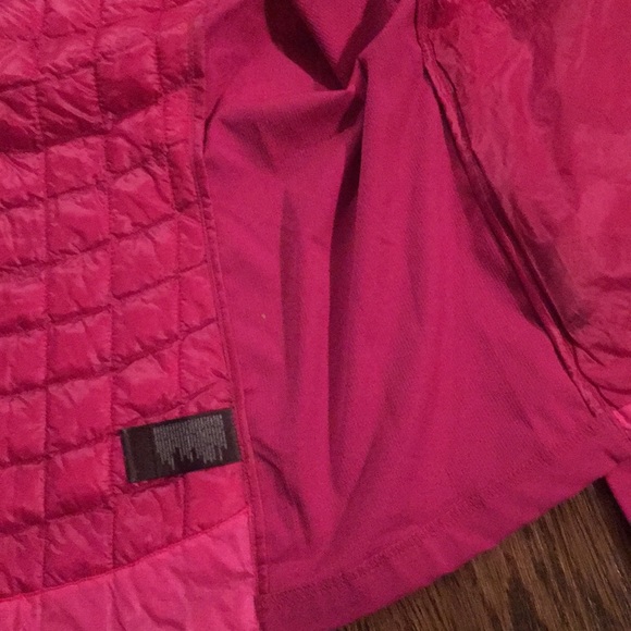 BNWT Hot pink North Face jacket with hood - Picture 6 of 8